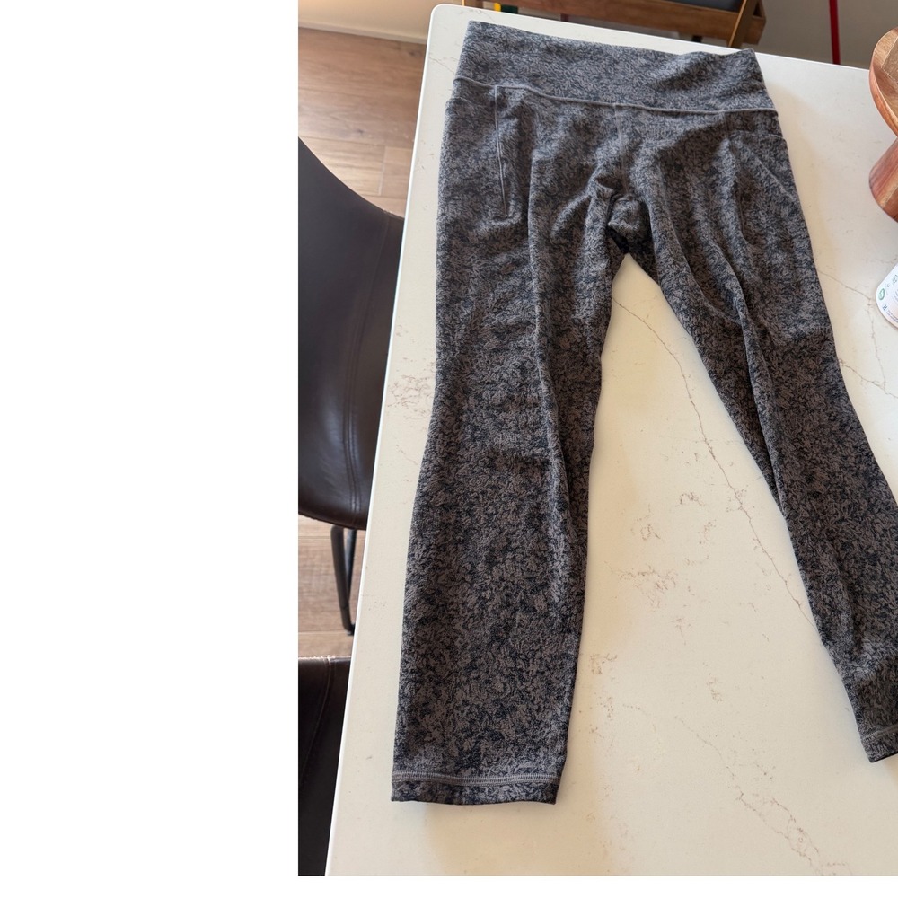 Athleta Salutation Stash Pocket II 7/8 Tight Womens Medium Brown Black Print